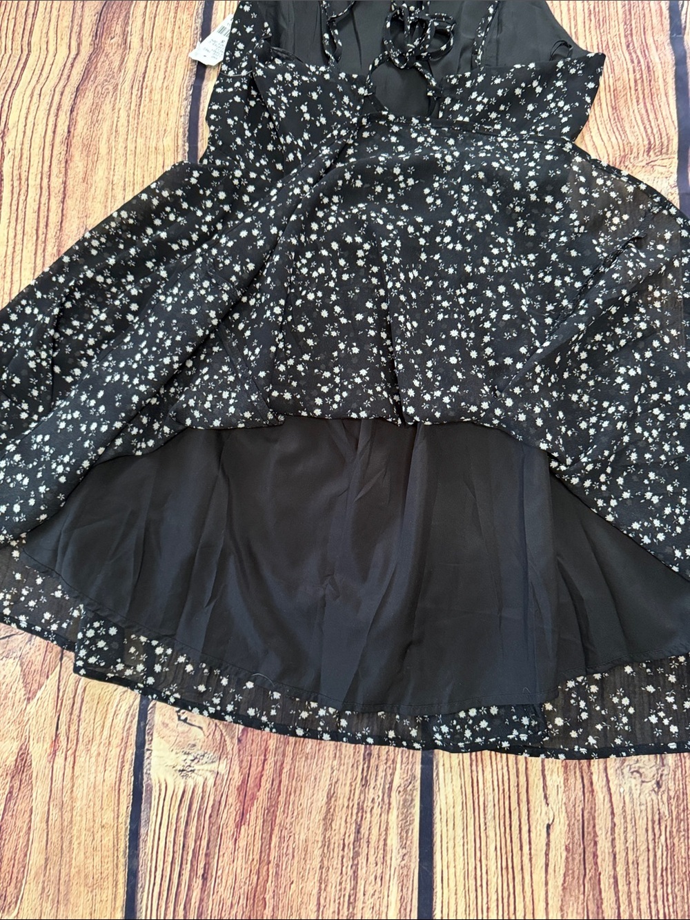 Love Tree Black Mini Dress with White Daisies Floral Print - Picture 10 of 12